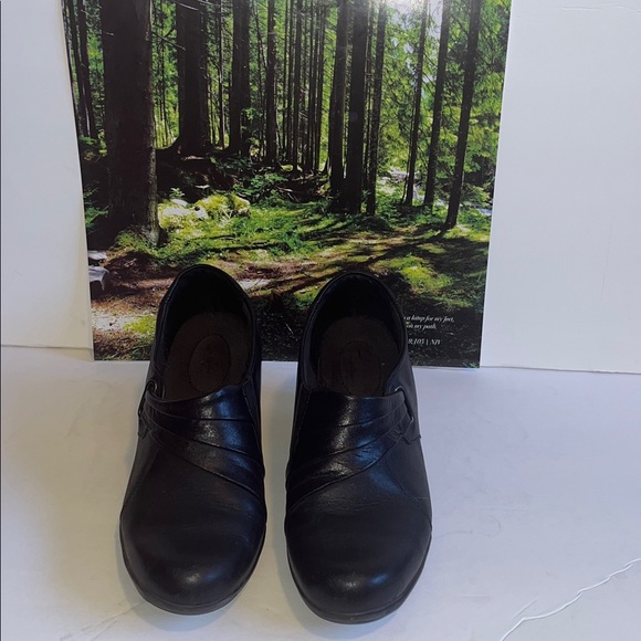 Clarks Black Leather little bootie Loafers Sz 7.5 - Picture 2 of 8